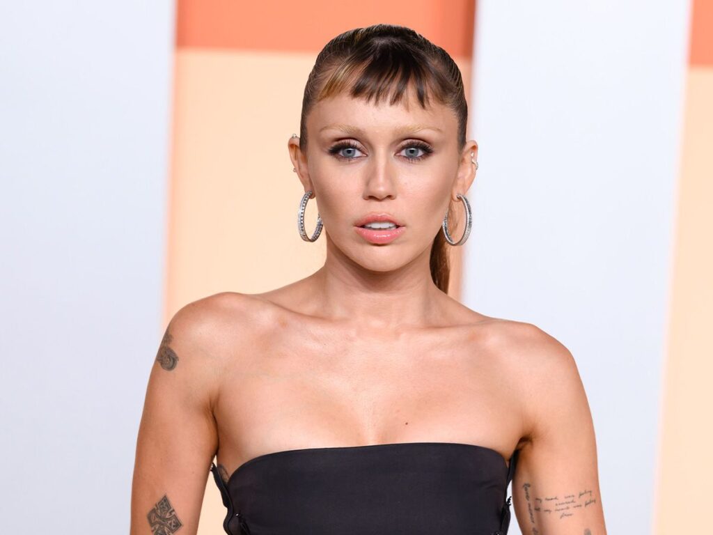 A disappointed Miley Cyrus.